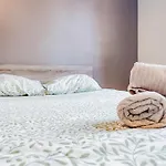 Proche Du Puy De Dome Avec Parking Prive