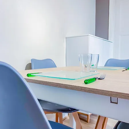 Proche Du Puy De Dome Avec Parking Prive