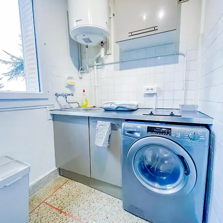 Proche Du Puy De Dome Avec Parking Prive