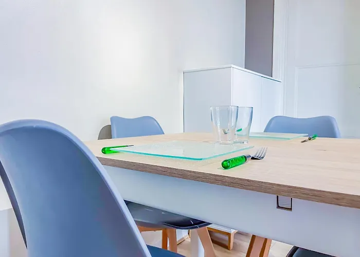 Proche Du Puy De Dome Avec Parking Prive